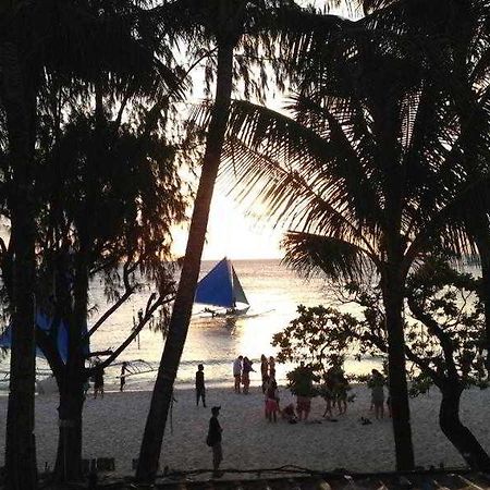 Queen\'S Beach Resort Manoc-Manoc Eksteriør bilde