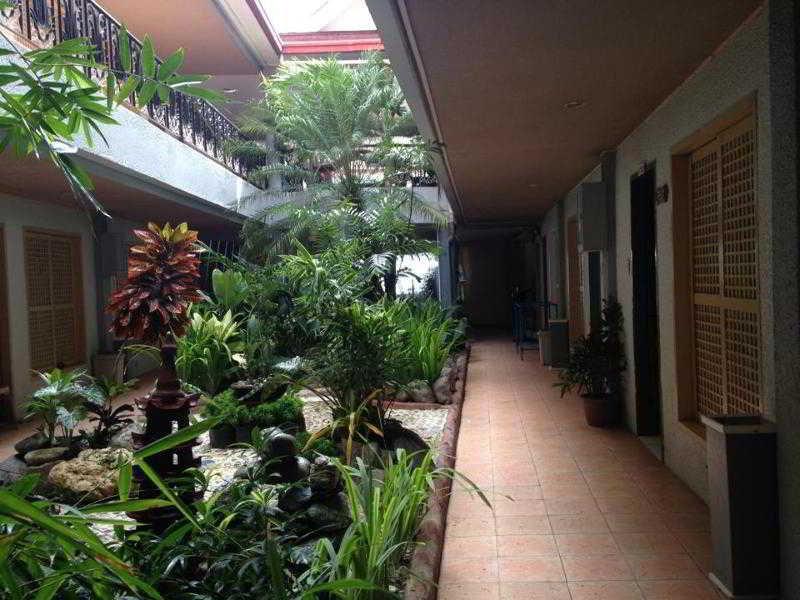 Queen\'S Beach Resort Manoc-Manoc Eksteriør bilde