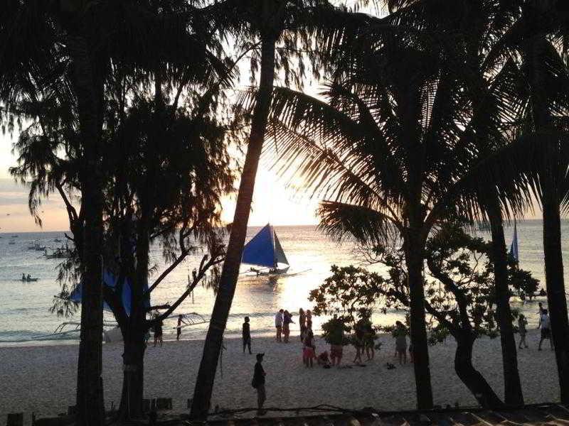 Queen\'S Beach Resort Manoc-Manoc Eksteriør bilde